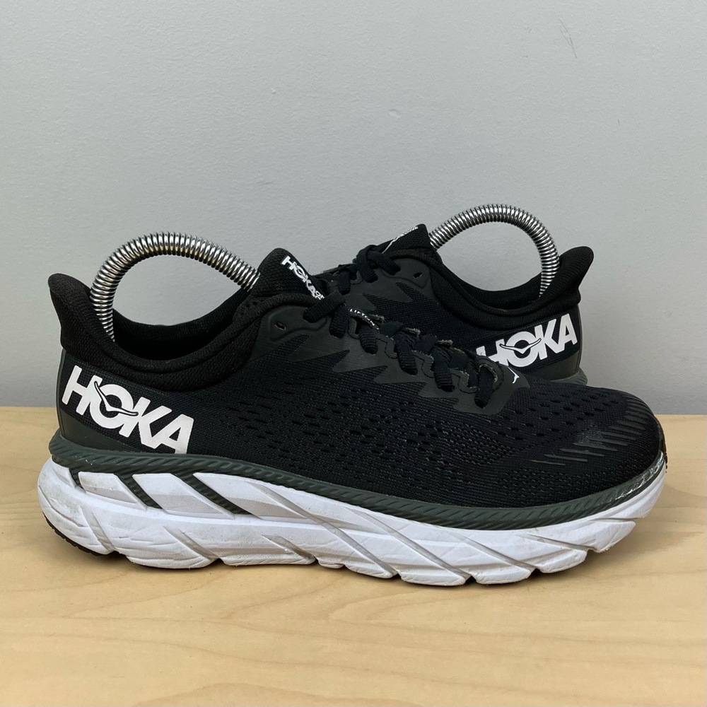 Hoka One One Women’s Size 7.0 Clifton 7 Black & White Athletic Running Shoes - Picture 2 of 10